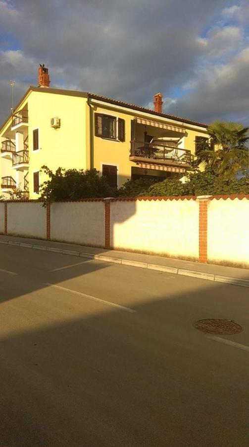 App Carla Apartment Novigrad  Exterior photo
