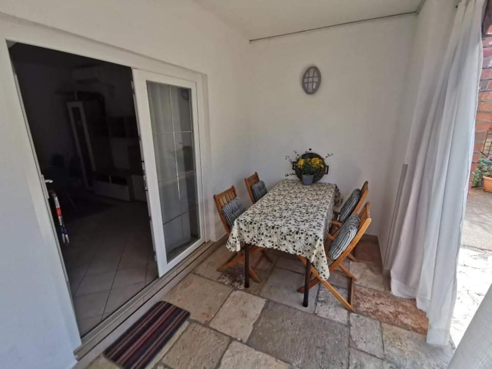 App Carla Apartment Novigrad  Exterior photo
