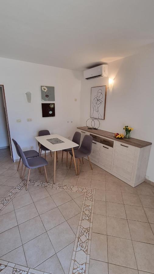 App Carla Apartment Novigrad  Exterior photo