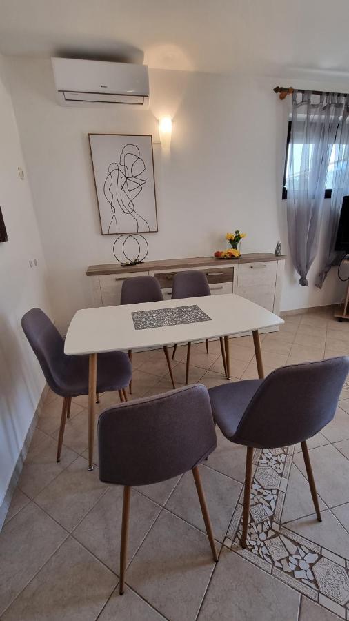 App Carla Apartment Novigrad  Exterior photo