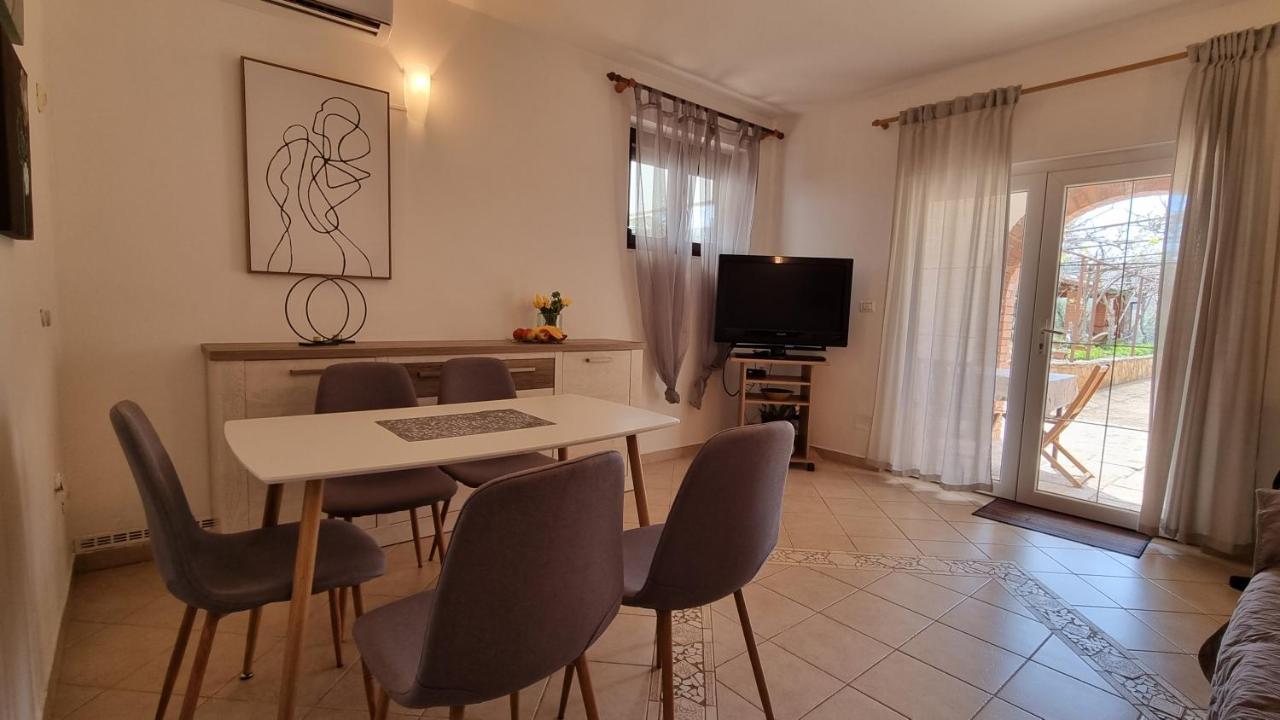 App Carla Apartment Novigrad  Exterior photo